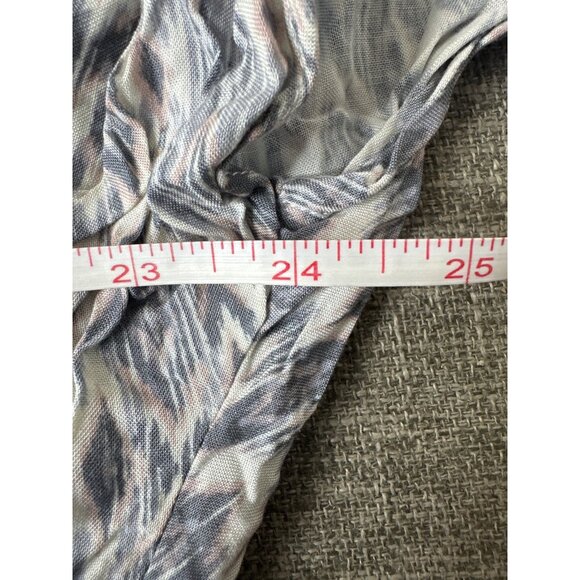 Lovestitch Womens Boho Crochet Lace Trim Top Medium Gray White Chevron Pattern - Picture 6 of 7